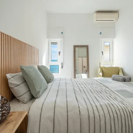 Sand, Sea & Sunshine Apartment
